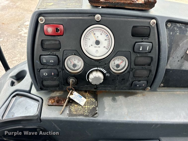 image for item OG9698 Terex TLB840PS backhoe