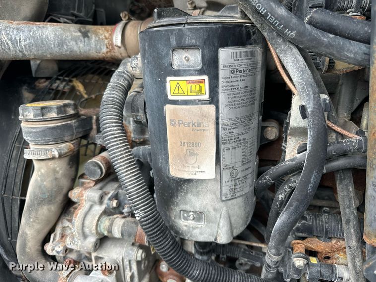 image for item OG9698 Terex TLB840PS backhoe