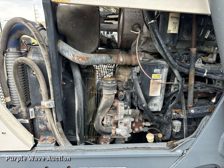 image for item OG9698 Terex TLB840PS backhoe