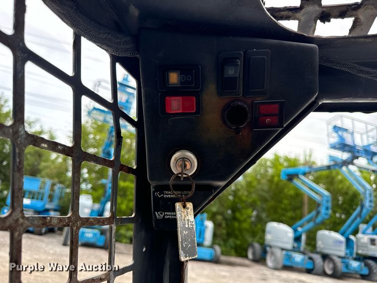 image for item OG9699 2006 Bobcat  463 skid steer loader