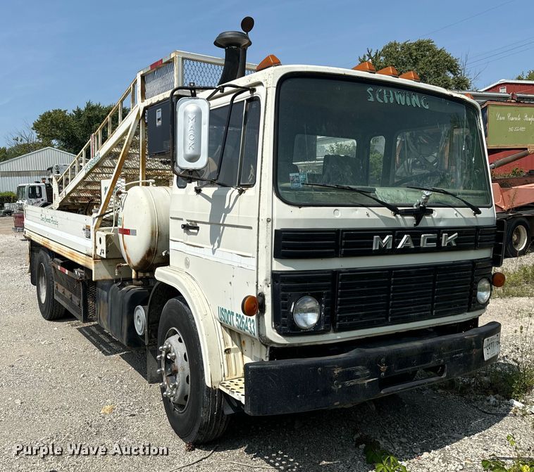 image for item OG9860 1988 Mack  MS200 concrete pump truck