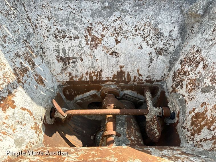 image for item OG9860 1988 Mack  MS200 concrete pump truck