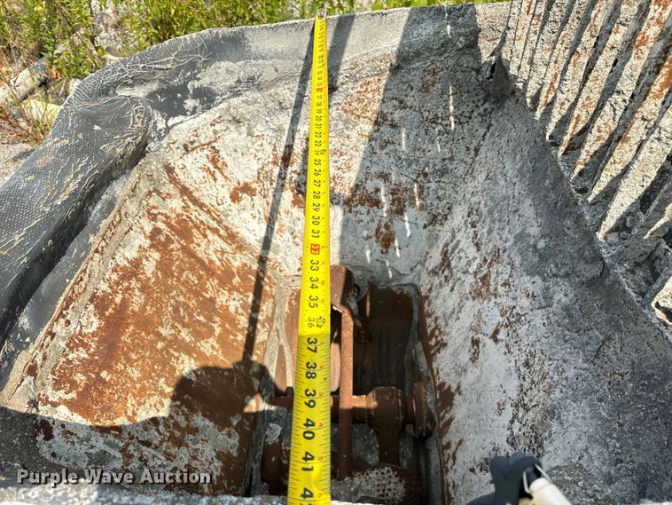 image for item OG9860 1988 Mack  MS200 concrete pump truck