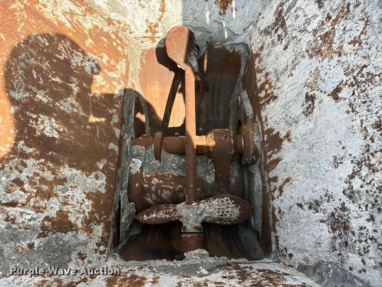 image for item OG9860 1988 Mack  MS200 concrete pump truck