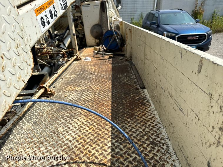 image for item OG9860 1988 Mack  MS200 concrete pump truck