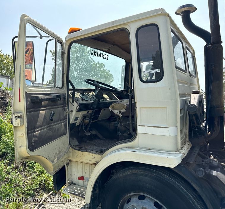 image for item OG9860 1988 Mack  MS200 concrete pump truck