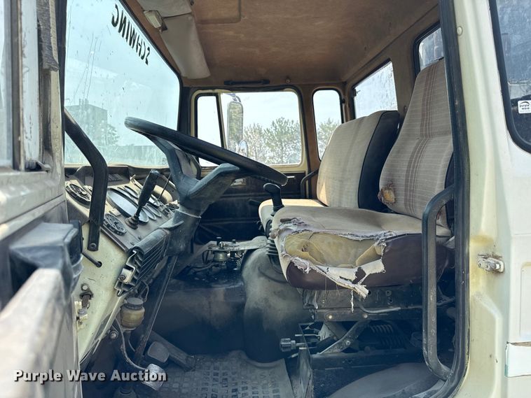 image for item OG9860 1988 Mack  MS200 concrete pump truck