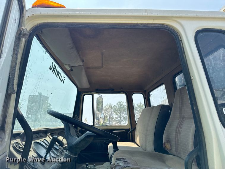 image for item OG9860 1988 Mack  MS200 concrete pump truck