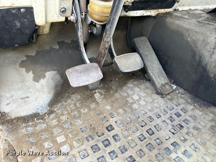 image for item OG9860 1988 Mack  MS200 concrete pump truck