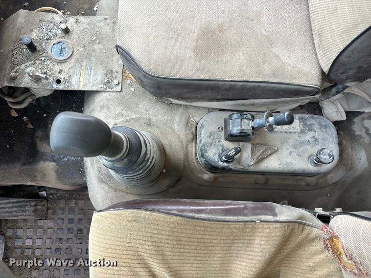 image for item OG9860 1988 Mack  MS200 concrete pump truck