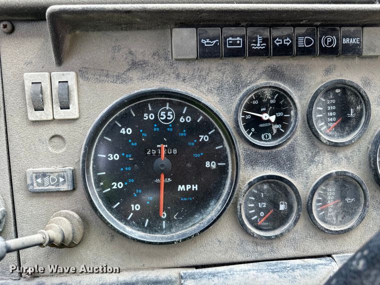 image for item OG9860 1988 Mack  MS200 concrete pump truck