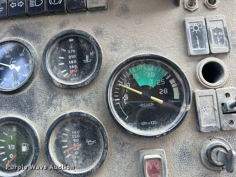 image for item OG9860 1988 Mack  MS200 concrete pump truck