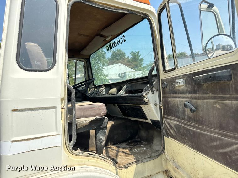 image for item OG9860 1988 Mack  MS200 concrete pump truck