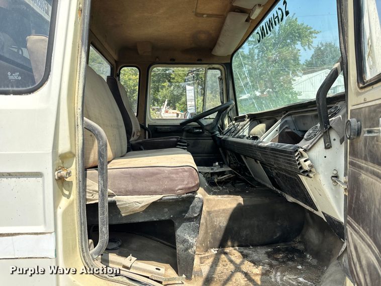 image for item OG9860 1988 Mack  MS200 concrete pump truck