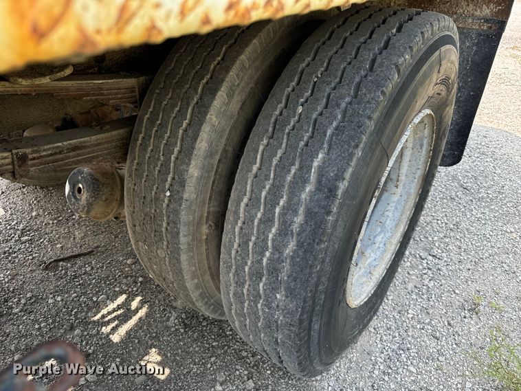 image for item OG9860 1988 Mack  MS200 concrete pump truck