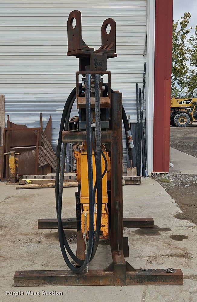 image for item OJ9874 OEC pile driver / extractor 