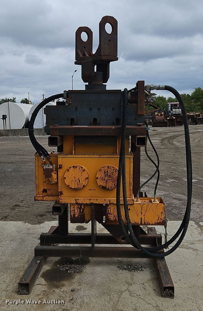 image for item OJ9874 OEC pile driver / extractor 