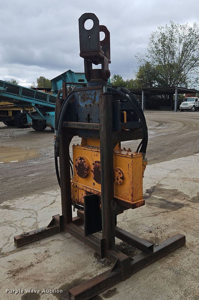 image for item OJ9874 OEC pile driver / extractor 