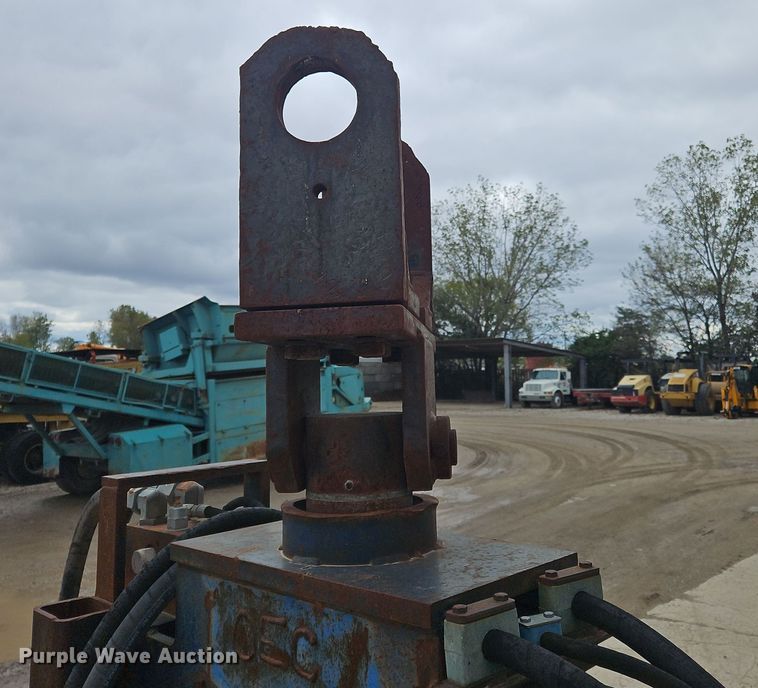 image for item OJ9874 OEC pile driver / extractor 