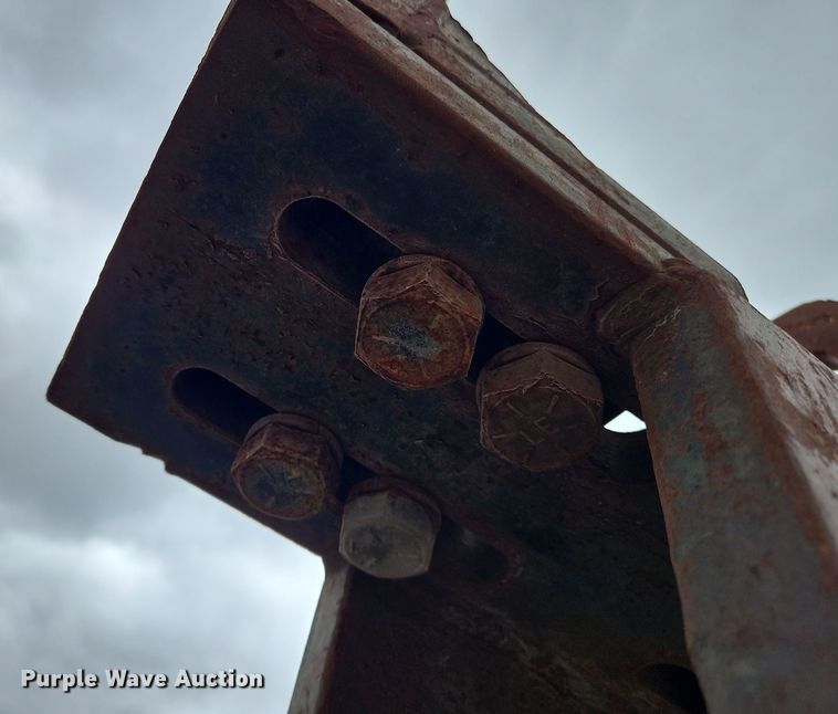 image for item OJ9874 OEC pile driver / extractor 