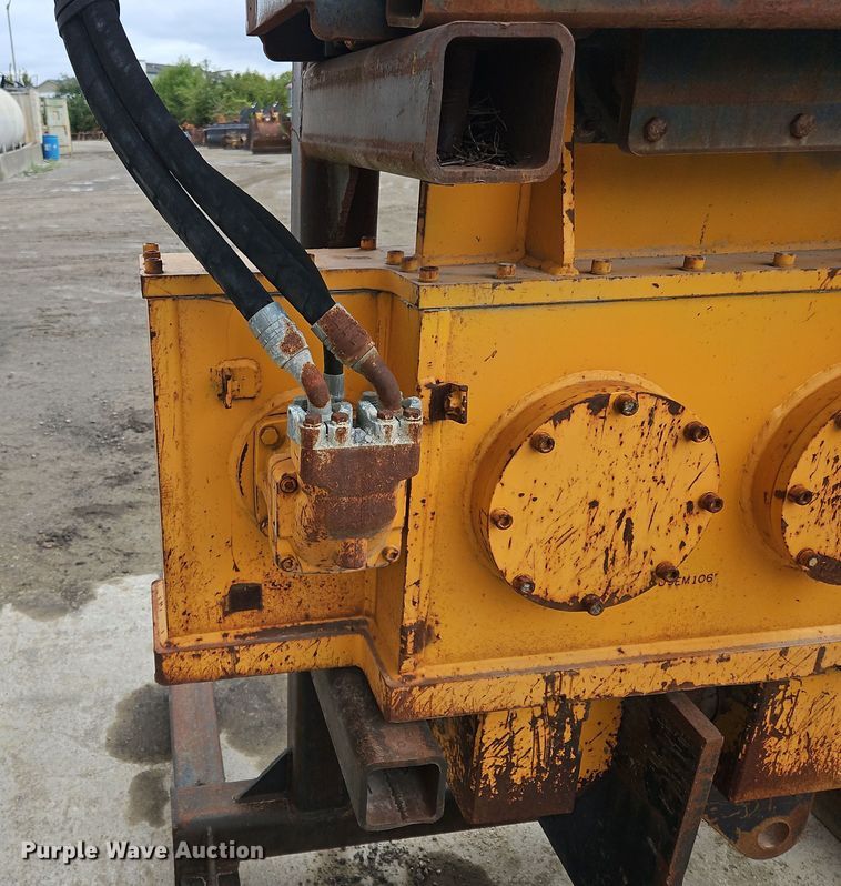 image for item OJ9874 OEC pile driver / extractor 