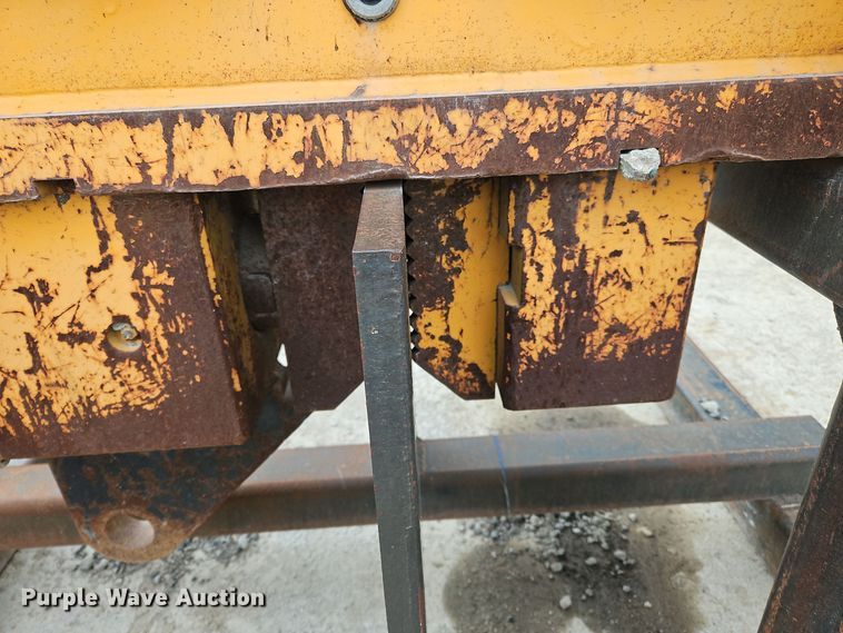 image for item OJ9874 OEC pile driver / extractor 