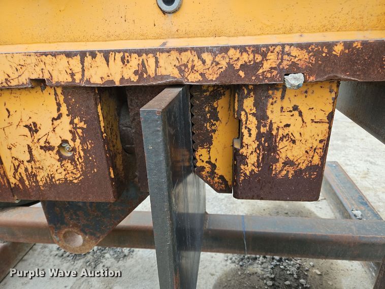 image for item OJ9874 OEC pile driver / extractor 