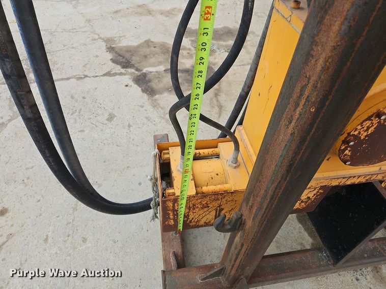 image for item OJ9874 OEC pile driver / extractor 