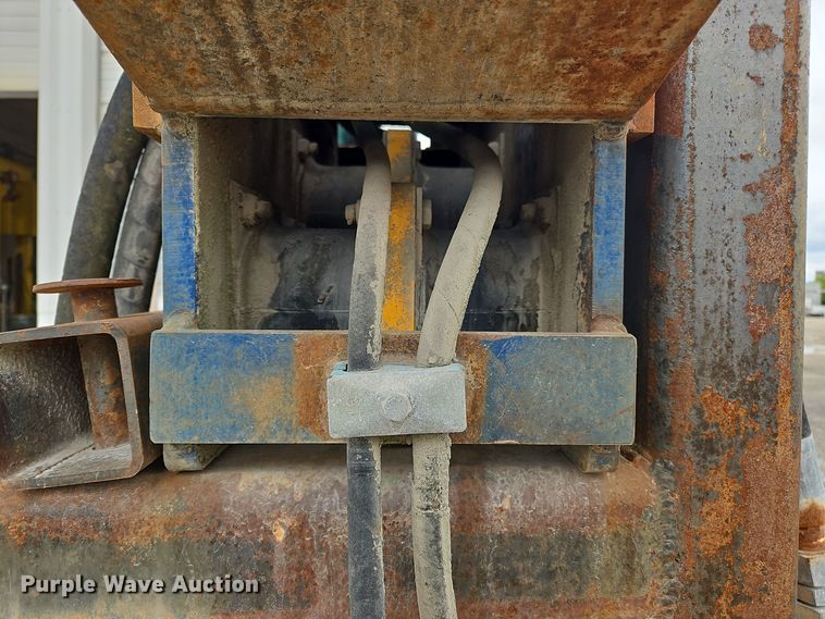 image for item OJ9874 OEC pile driver / extractor 