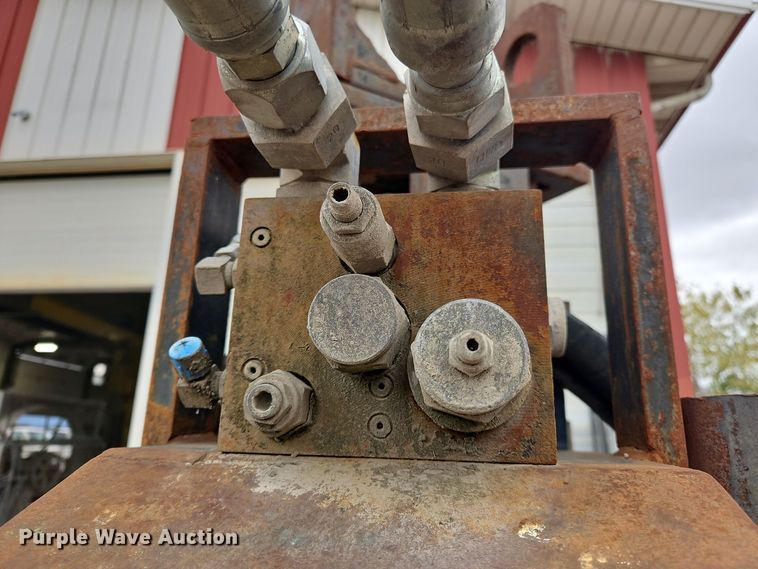 image for item OJ9874 OEC pile driver / extractor 