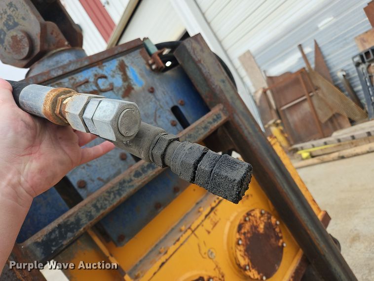 image for item OJ9874 OEC pile driver / extractor 