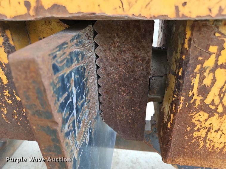 image for item OJ9874 OEC pile driver / extractor 