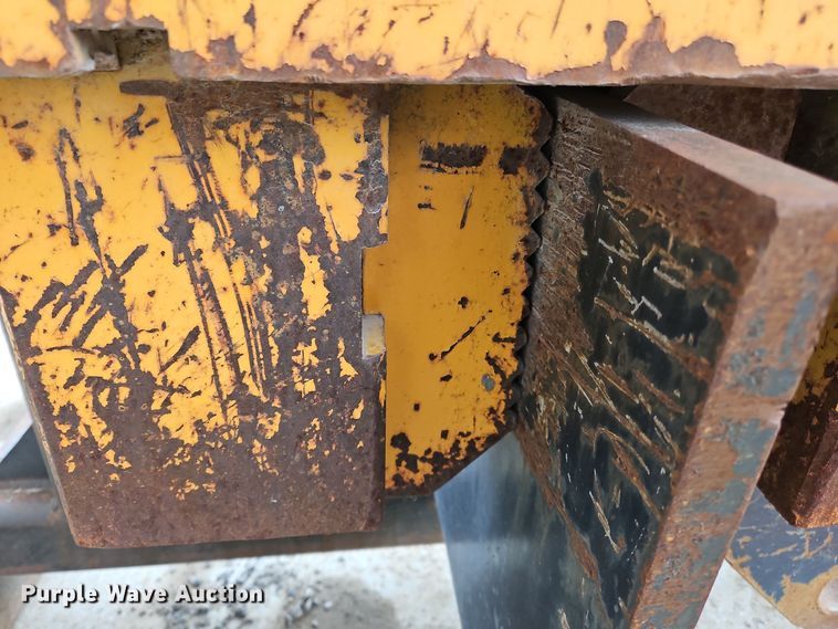 image for item OJ9874 OEC pile driver / extractor 