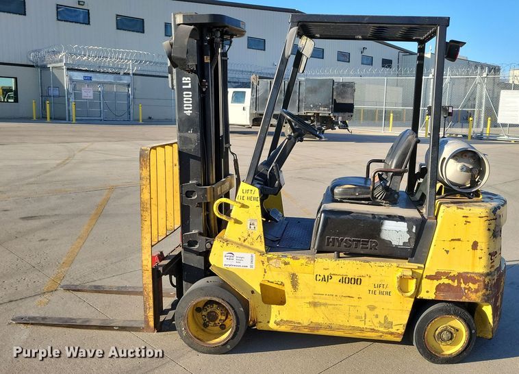 image for item DN3591 1993 Hyster S40XL-MIL forklift