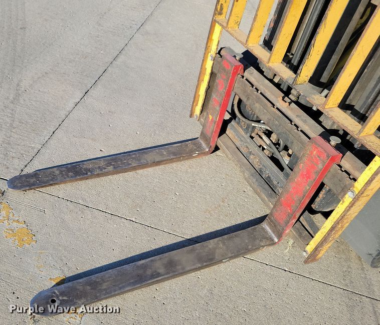 image for item DN3591 1993 Hyster S40XL-MIL forklift