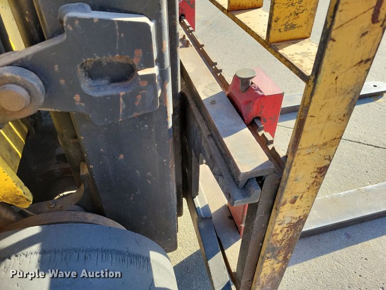 image for item DN3591 1993 Hyster S40XL-MIL forklift