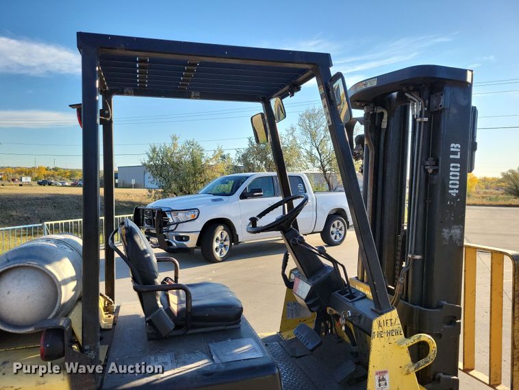 image for item DN3591 1993 Hyster S40XL-MIL forklift