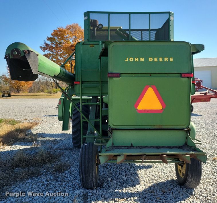 image for item DN3607 1978 John Deere 4400 combine