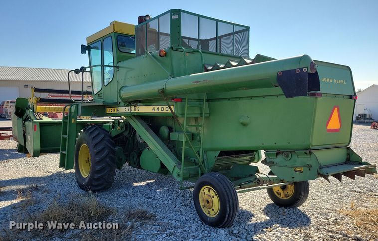image for item DN3607 1978 John Deere 4400 combine