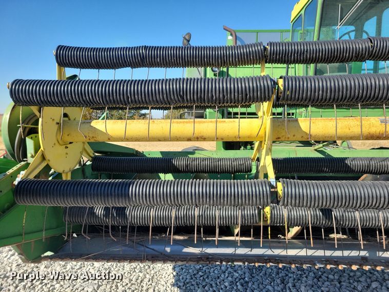 image for item DN3607 1978 John Deere 4400 combine