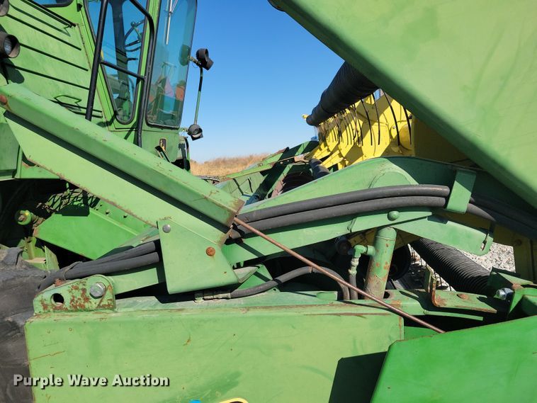 image for item DN3607 1978 John Deere 4400 combine