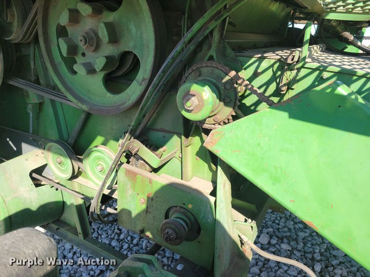 image for item DN3607 1978 John Deere 4400 combine