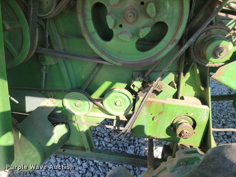 image for item DN3607 1978 John Deere 4400 combine