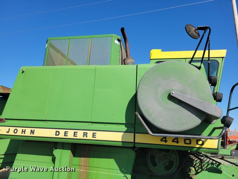 image for item DN3607 1978 John Deere 4400 combine