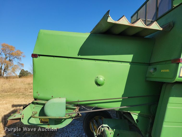 image for item DN3607 1978 John Deere 4400 combine