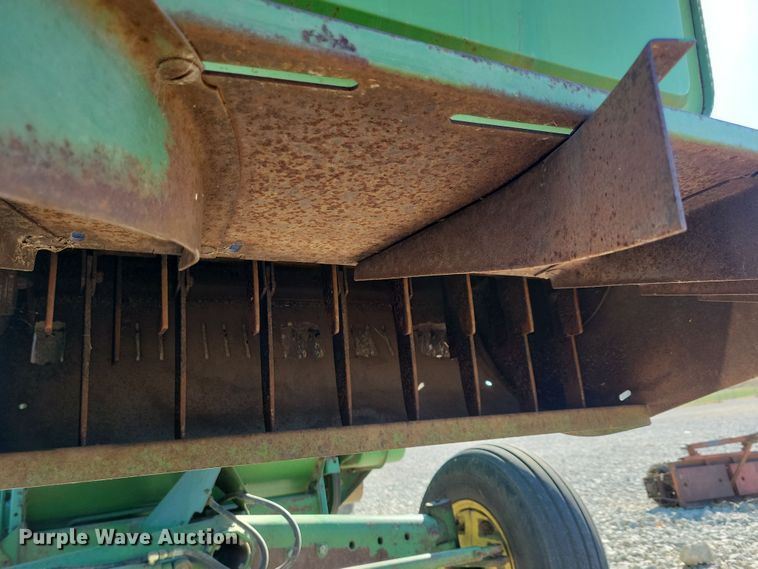 image for item DN3607 1978 John Deere 4400 combine