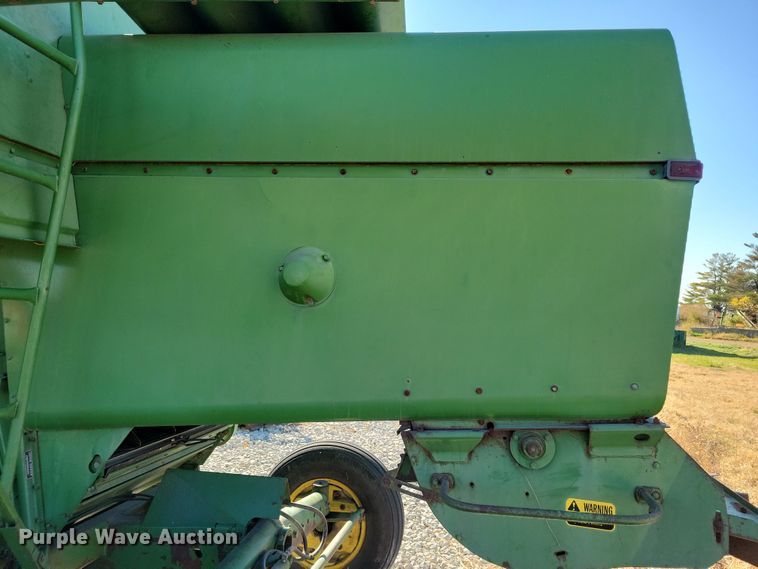 image for item DN3607 1978 John Deere 4400 combine