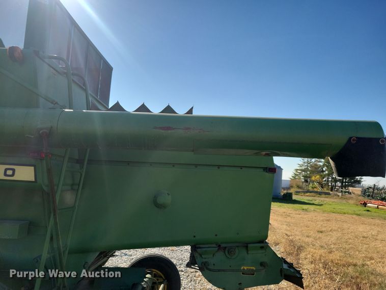 image for item DN3607 1978 John Deere 4400 combine