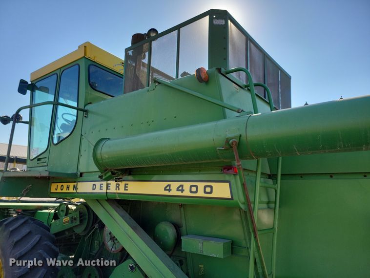 image for item DN3607 1978 John Deere 4400 combine