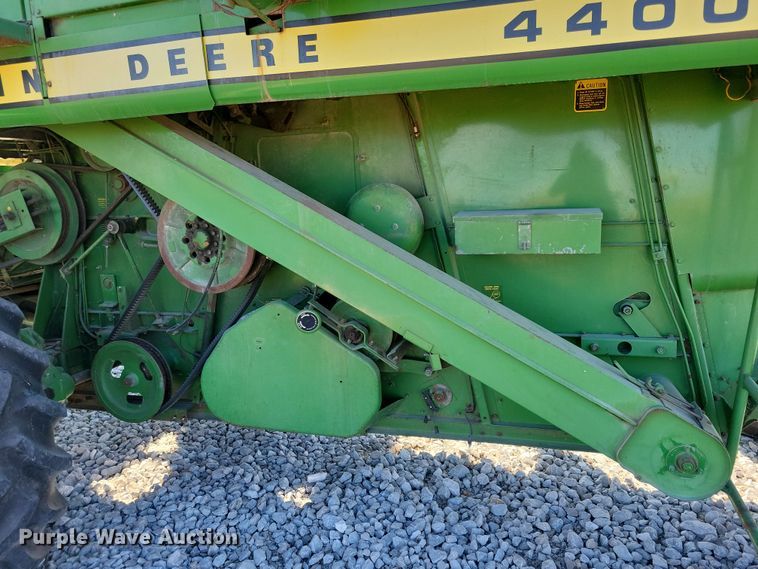 image for item DN3607 1978 John Deere 4400 combine